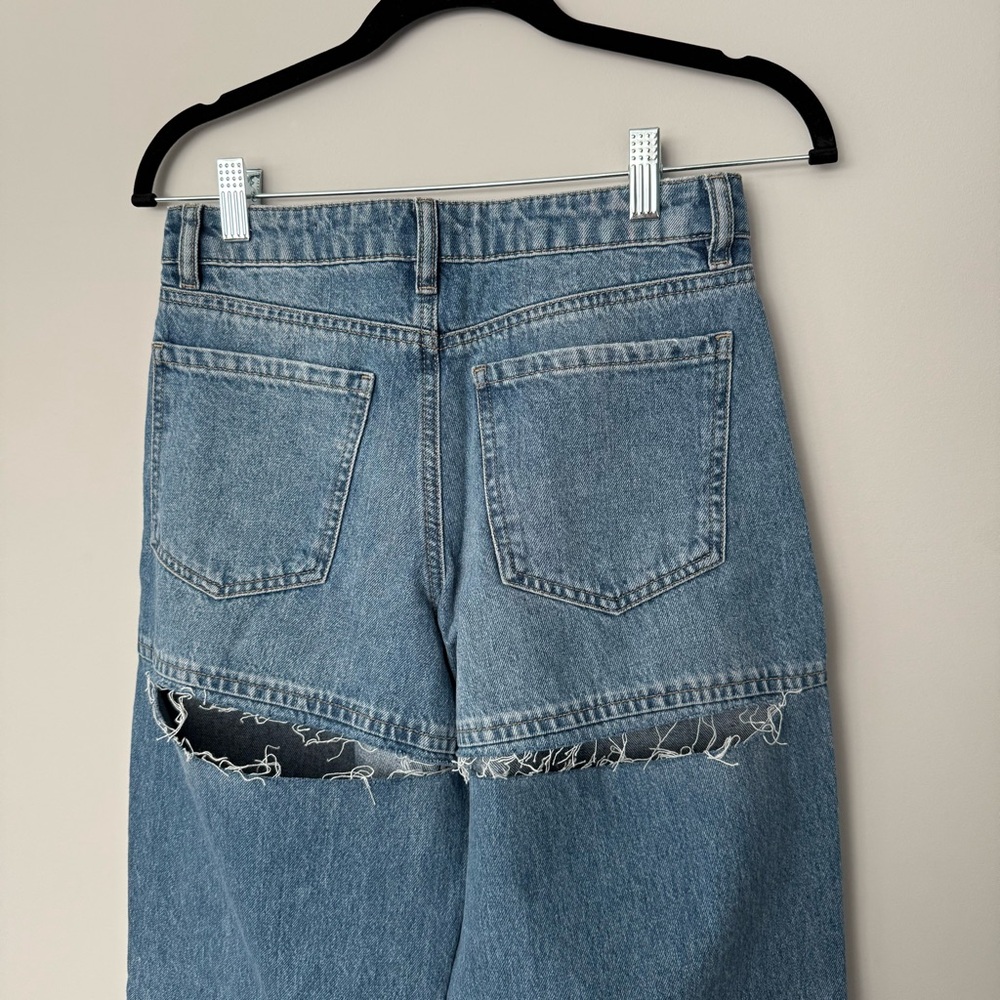 Cut-out Ripped Jeans - Picture 3 of 5